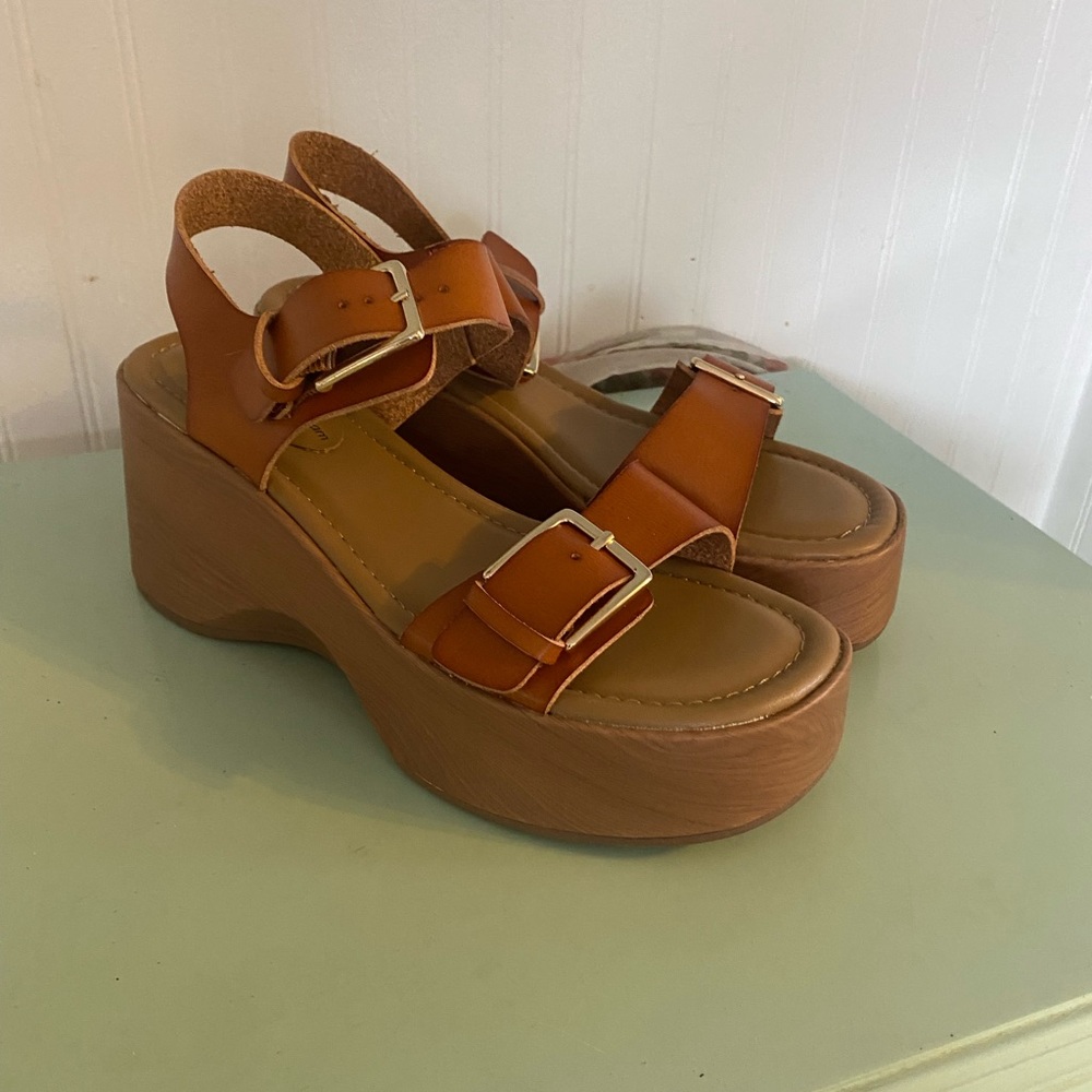 No Boundaries Brown Platform Sandals NEW